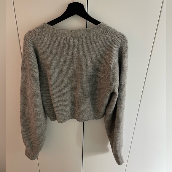 Cute H&M Grey cardigan - Picture 2 of 4